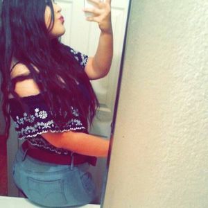 Meet your Posher, Camila